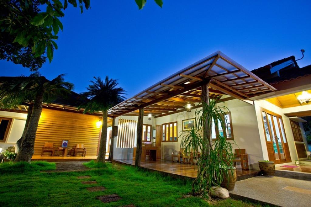 Tree Home Plus Накхонситхаммарат Экстерьер фото