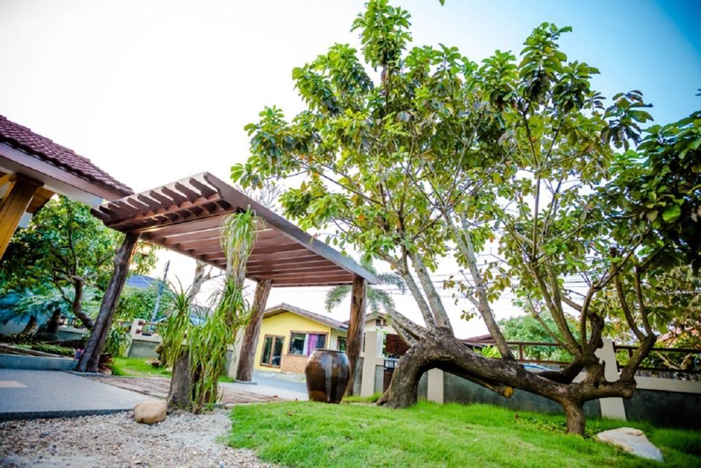Tree Home Plus Накхонситхаммарат Экстерьер фото